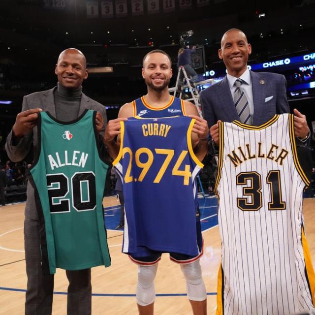 1639543200853075772.jpg FGntdNYXIAQf6D2.jpg